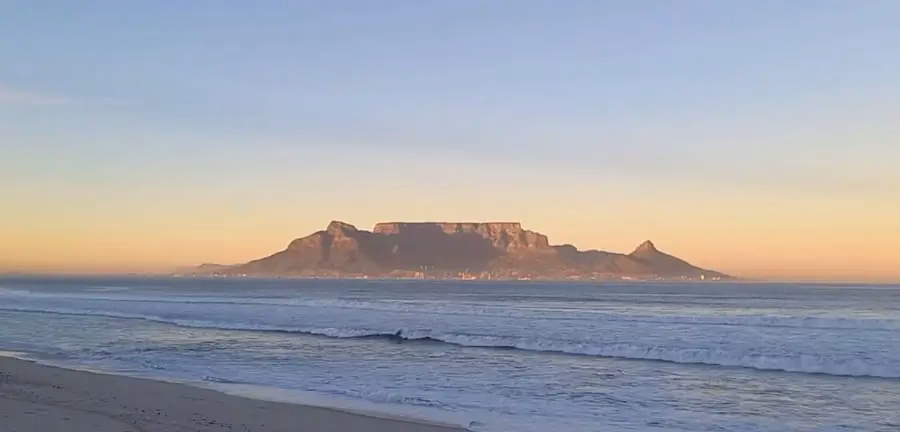 Early morning view of Table Mountain from Bloubergstrand